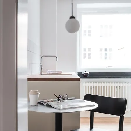 Queens Courtyard Apartman *
