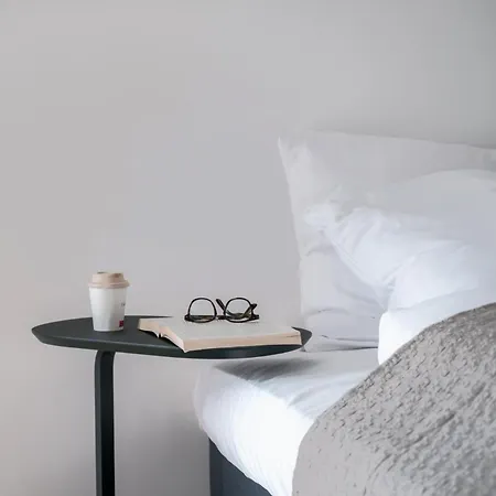 Queens Courtyard By Daniel&jacob's *