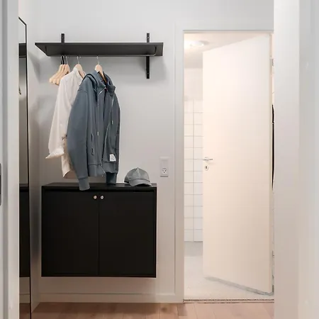 Queens Courtyard By Daniel&jacob's *