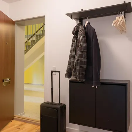 Queens Courtyard By Daniel&jacob's *