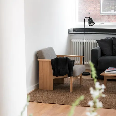 Queens Courtyard By Daniel&jacob's