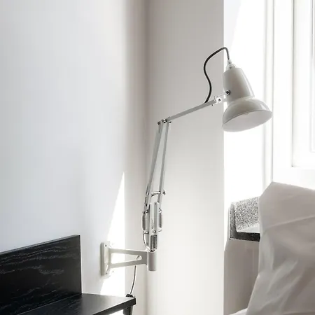 Queens Courtyard By Daniel&jacob's