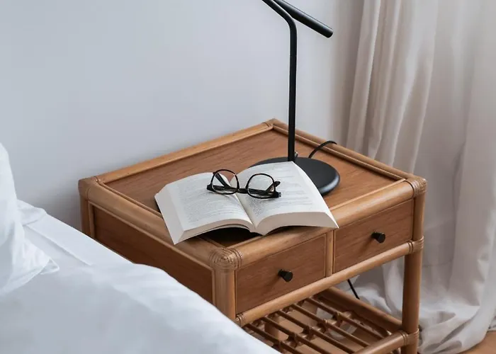 Queens Courtyard By Daniel&jacob's *