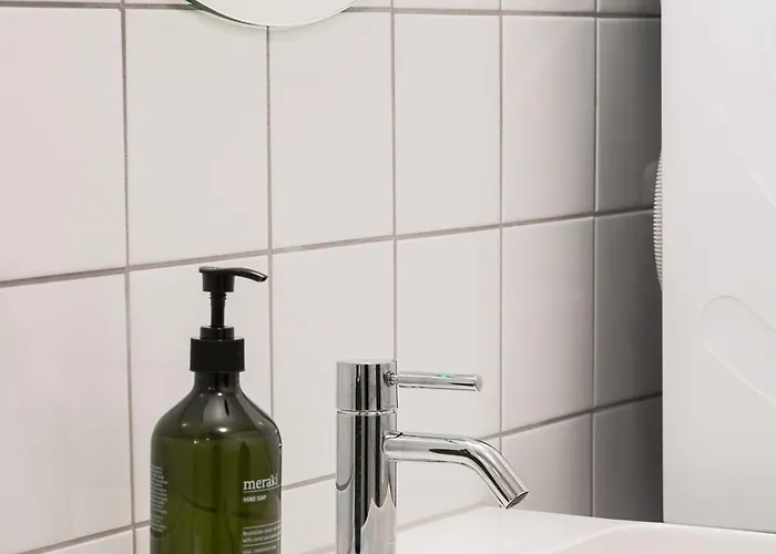 Queens Courtyard By Daniel&jacob's *