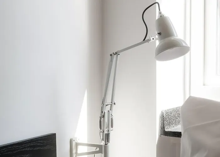 Queens Courtyard By Daniel&jacob's