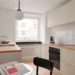 Queens Courtyard By Daniel&jacob's