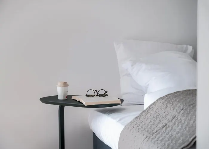 Queens Courtyard By Daniel&jacob's *