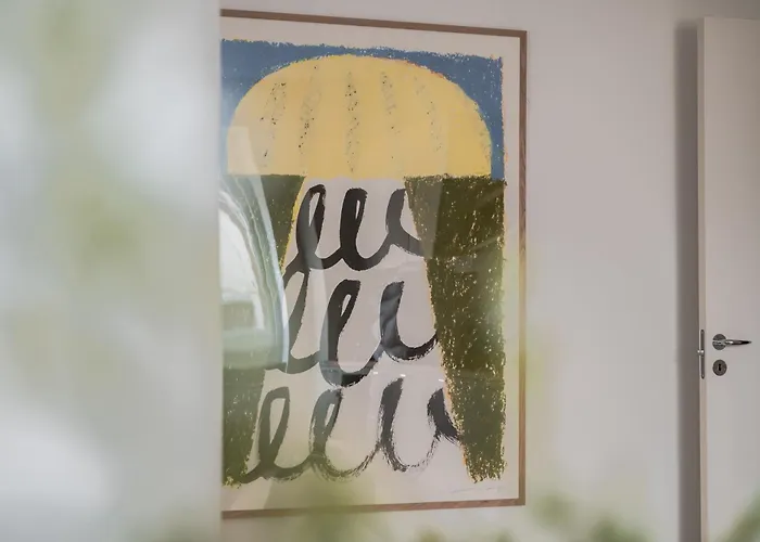 Queens Courtyard By Daniel&jacob's